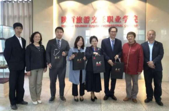 韩国瑚山大学董事长，校长来我院交流访问