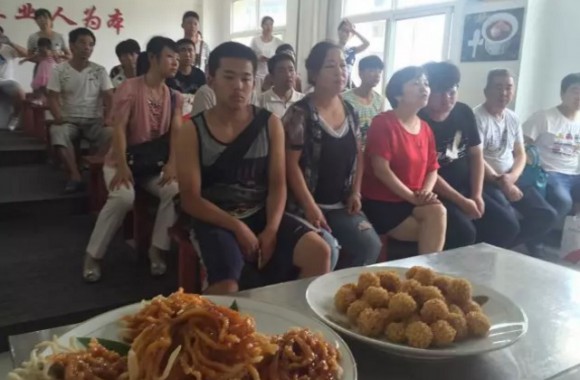 偶买噶！听说你错过了看校日😄！！！
