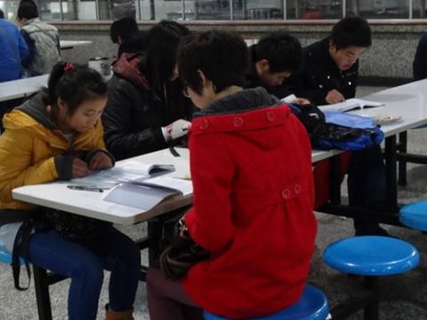 我院298名学生参加全国餐饮职业经理人资格证书考试