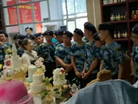 新生参观彩神校园文化
