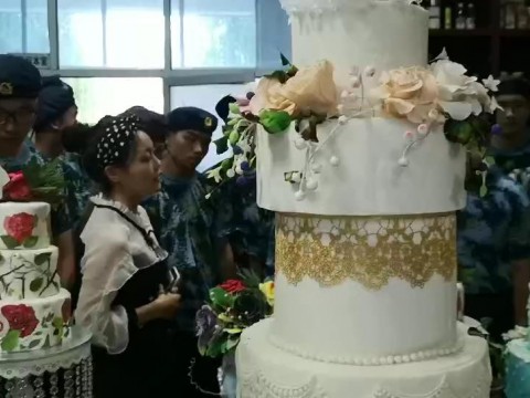 新生参观彩神校园文化