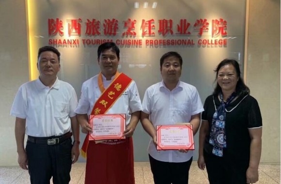 彩神全体教师庆祝第三十五个教师节
