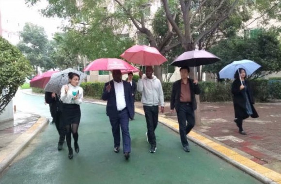 赞比亚共和国东方省奇帕塔市长希诺亚一行来彩神访问