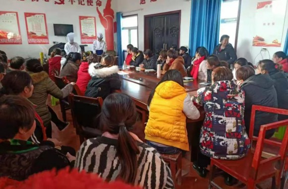 发挥职教优势 服务群众致富 彩神积极开展“送技能下乡“活动