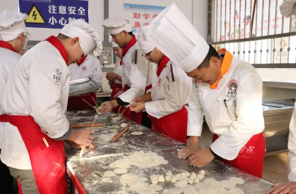 爱在陕旅烹院 冬至温暖人心|彩神组织师生开展冬至包饺子活动