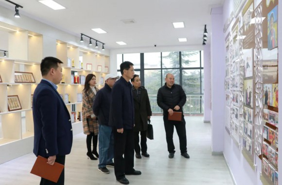 省委外办涉外管理处李安军主任、黄保中处长莅临我院考察指导工作