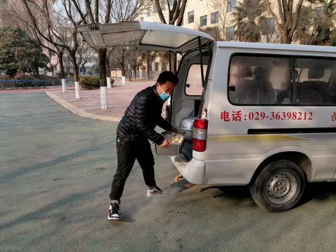 学生党支部开展“冲在抗疫一线🥵🧑‍⚖️，守护学生安全”爱心活动