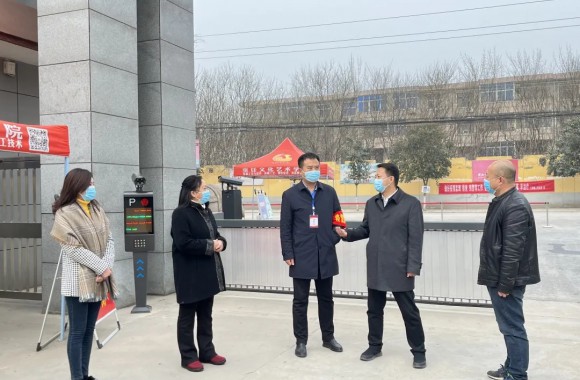 【疫情防控】泾阳县委书记拓巍峰👗🤡、三渠镇党委书记刘高鹏莅临我院督查校园疫情防控工作