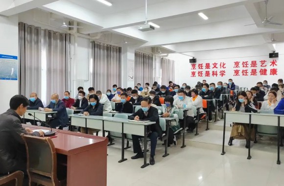 彩神全体教职员工学习《中华人民共和国职业教育法》