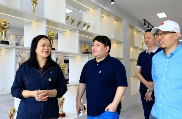 热烈欢迎西影集团西部电影频道经营有限公司领导一行来我院考察合作