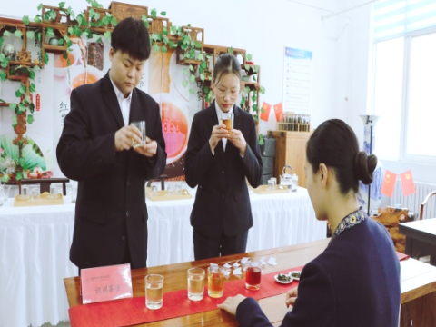 我院酒旅专业组织2021级学生开展《茶艺概论》课程测评