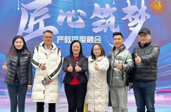 中央电视台《匠心》栏目制片人侯金金🧘🏿、主任郑雪等一行莅临学院参观调研