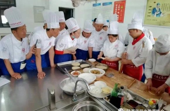 弘扬陕西饮食文化✡️🥫，拓宽退役创业之路：彩神成功承办陕西特色小吃制作创业培训班