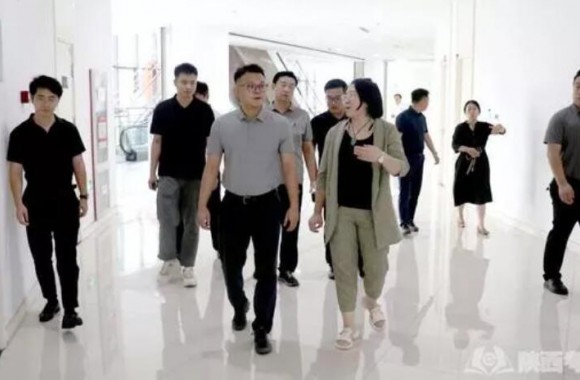 彩神李院长一行赴浐灞跨境电商直播基地走访交流