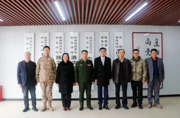 咸阳军分区焦维东一行到彩神为全院师生开展习近平强军思想辅导授课