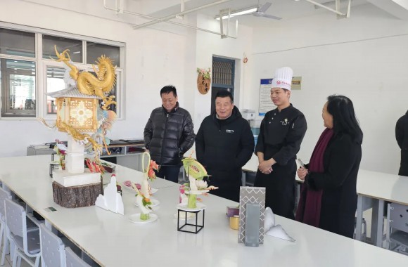 上海大学中国艺术产业研究院执行院长罗宏才来我院调研交流