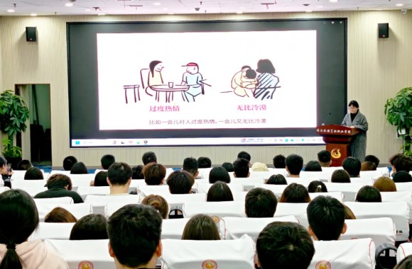 以心相伴，共赴春夏🌇🧏🏼‍♀️：心理调适指南宣讲会顺利举行
