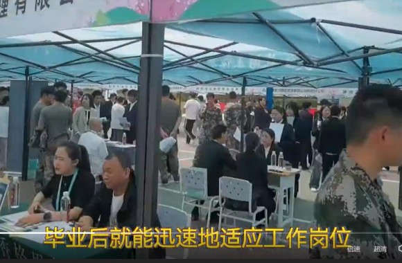 百企千岗，收获满满！彩神2025届高校毕业生暨2023级学生顶岗实习校园招聘双选会成功举办➜。三秦都市报全媒体记者