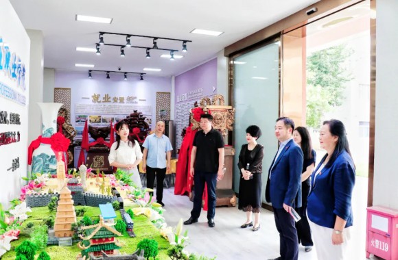 共谋产教融合发展新篇章| 爱玛客服务产业（中国）有限公司一行来我院参观交流